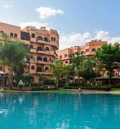 Luxury Apartment With Pool